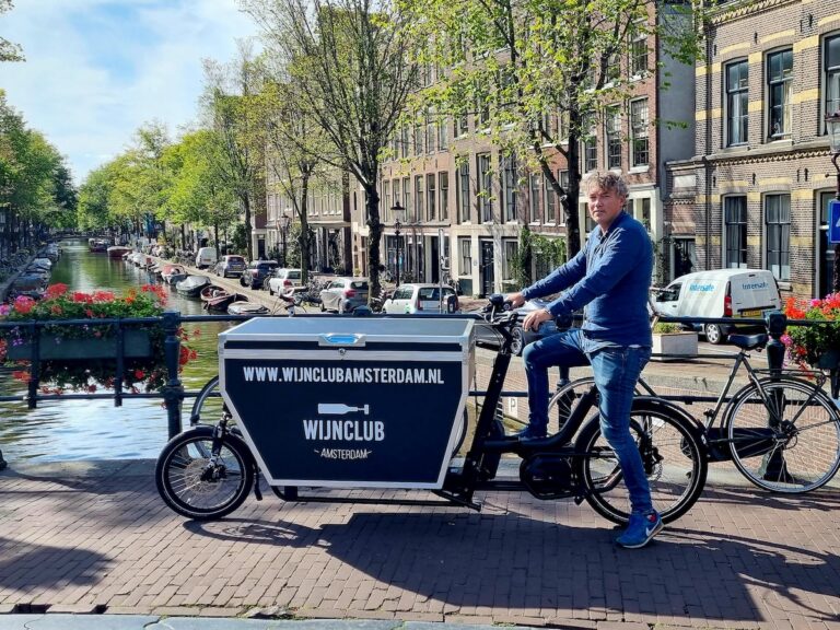 Alcoholvrije wijnen bezorgen we in Amsteram centrum met de bakfiets